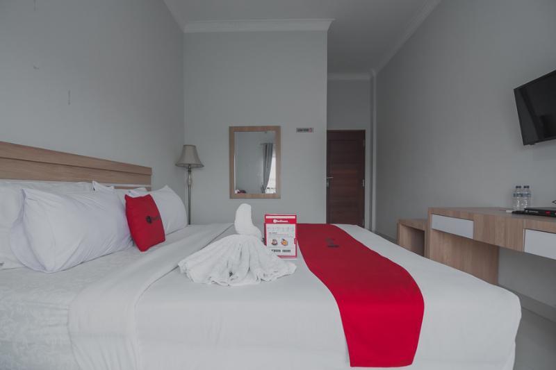 Reddoorz Near Hermes Place Polonia Medan Exterior photo